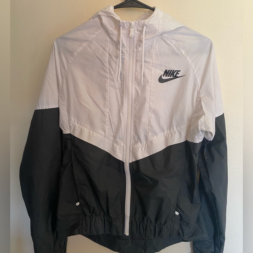 Nike Sportswear Windbreaker - Women’s XS
